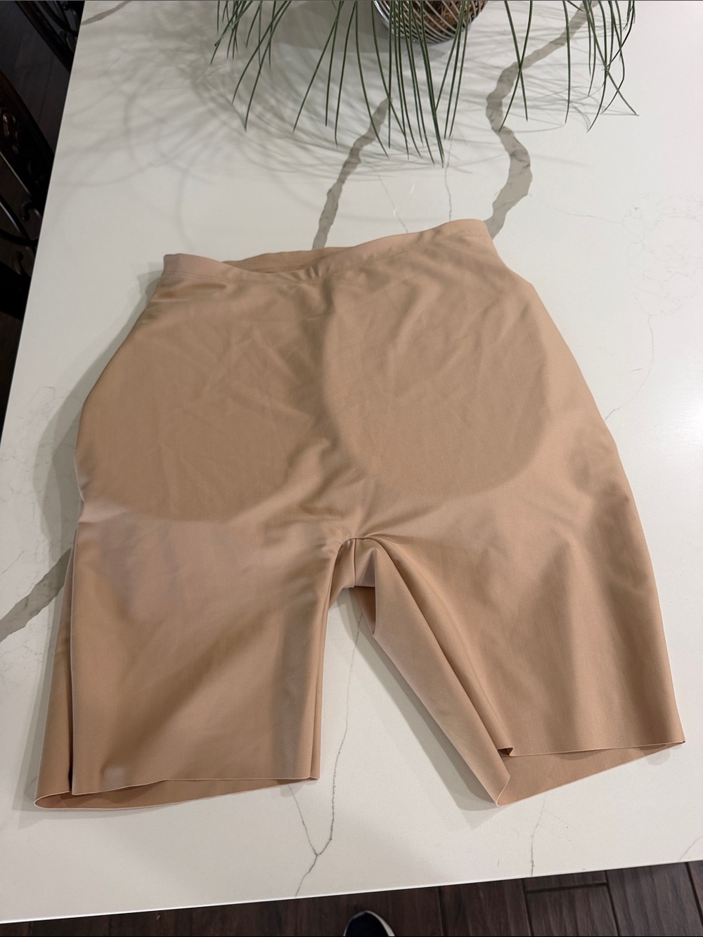 Skims body butt enhancing mid thigh short size xl new no tag